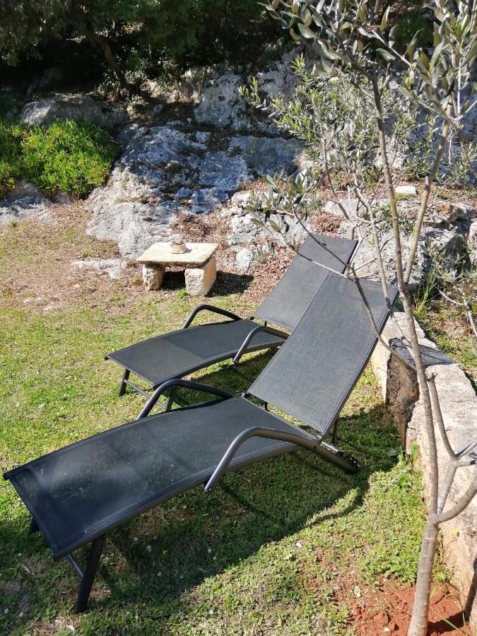 Garden Lägenhet Pjescana Uvala Exteriör bild