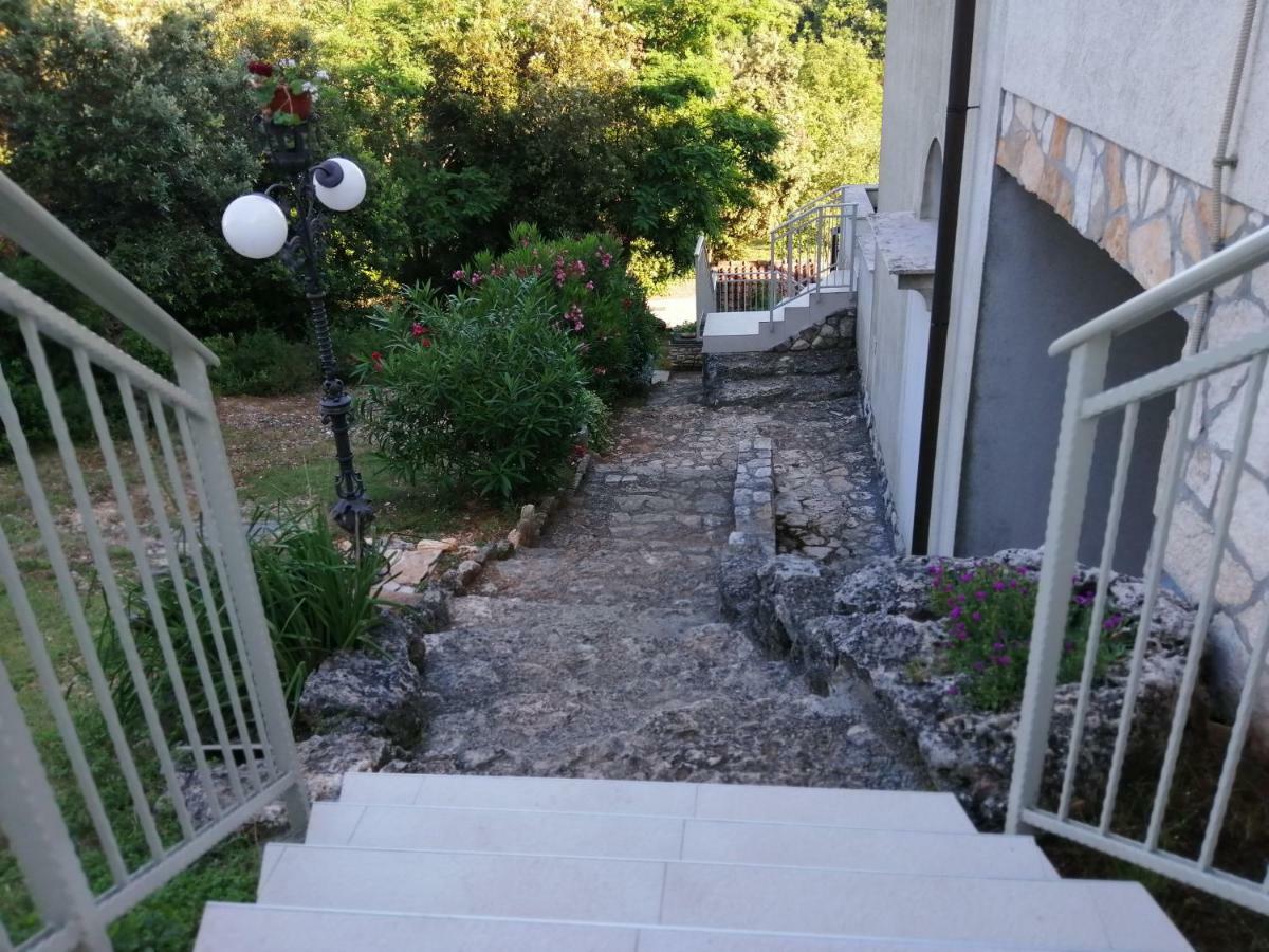 Garden Lägenhet Pjescana Uvala Exteriör bild