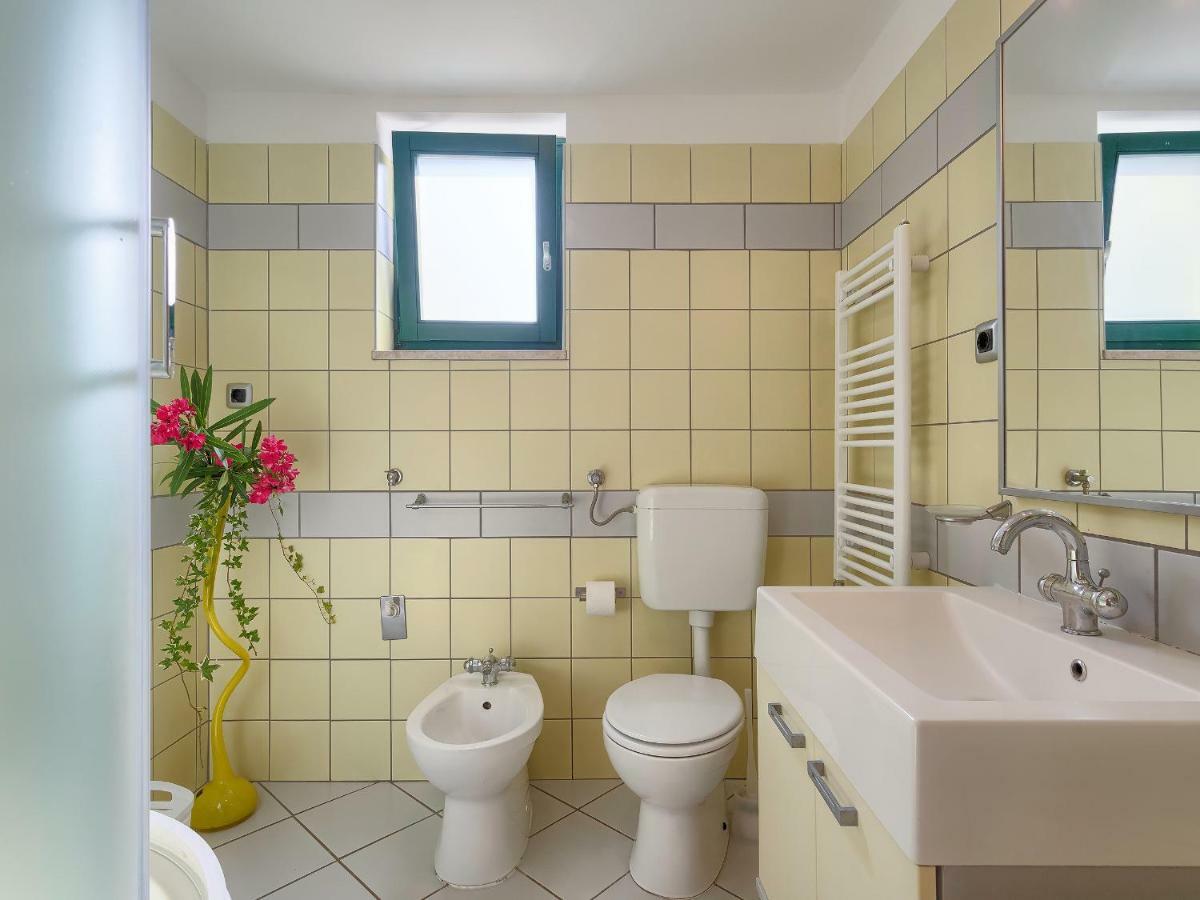 Garden Lägenhet Pjescana Uvala Exteriör bild